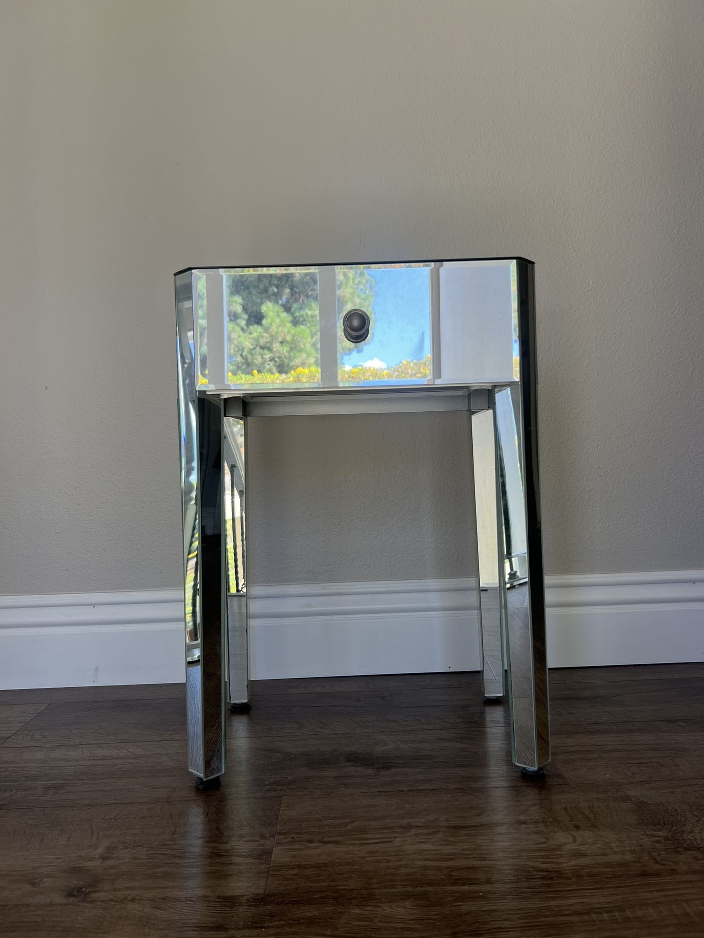 Small mirrored Nightstand
