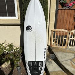 Degree 33 Sick Fish Model Surfboard - 5’8” - With Fins - XLNT Condition