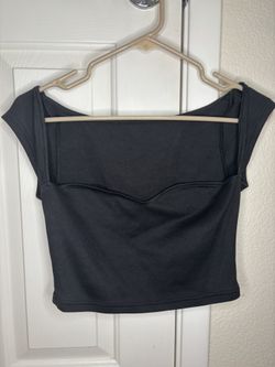 Flattering Low Cut Tee🖤