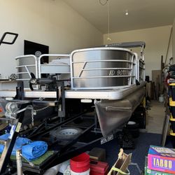 2021 16’ Godfrey Pontoon Boat