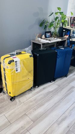 NEW ARRIVAL – 29” Strong Shell Luggage – $45 FIRM 🧳 📍 South Durango & 215 — near IKEA ✨ Brand new • Large 29” checked luggage 💪 Strong hardshell c