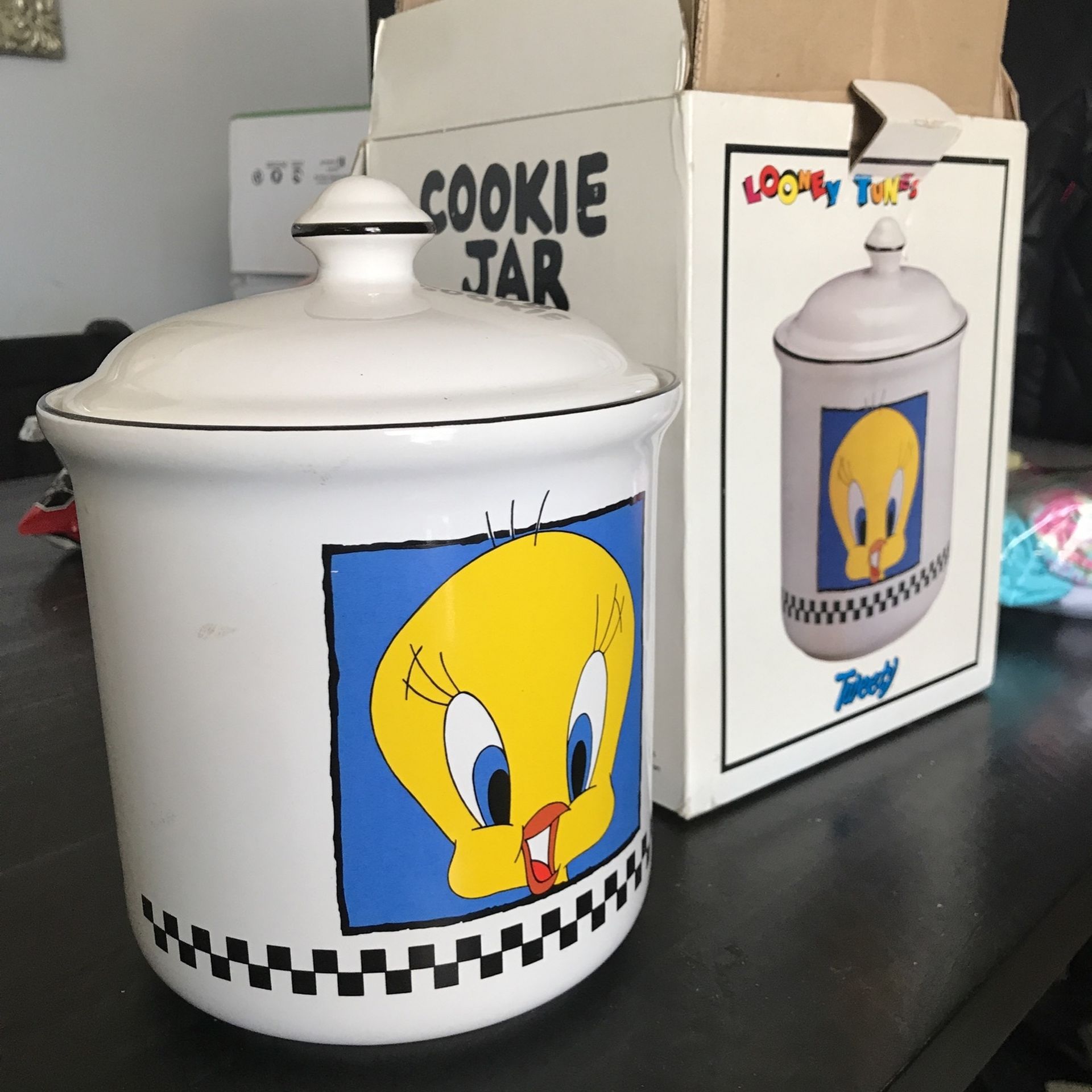 Vintage 1993 Looney Tunes Tweety Cookie Jar