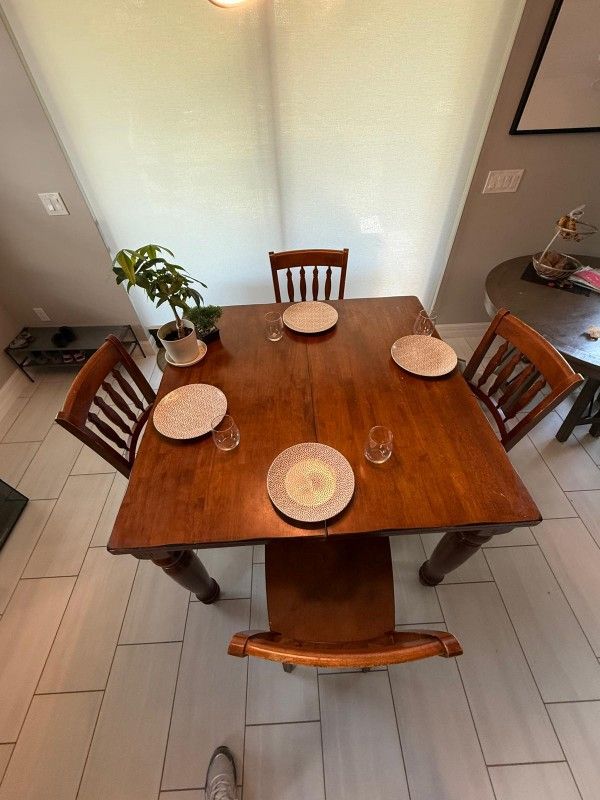 Solid Cherry Wood Dinning Table With Chairs