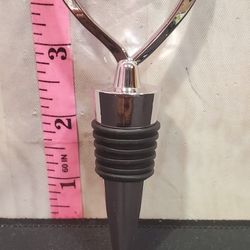 @CHV.   Party favors wine champagne Cork in shape of a heart.  Plastic lot of 30 