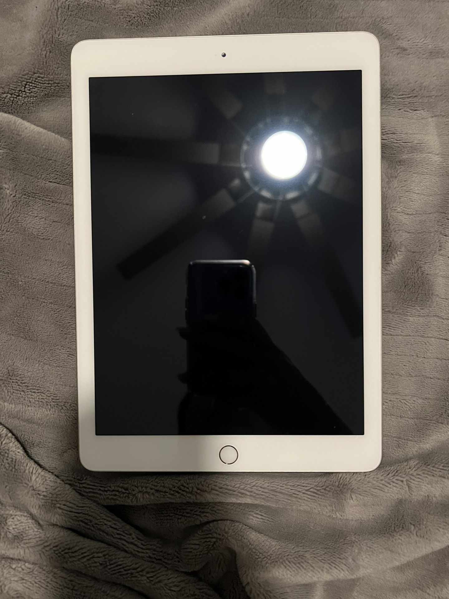 iPad 5th Generation 32GB Gold - www.disolcolor.com