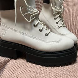 $75 BRAND NEW TIMBERLAND ANKLE BOOTS WHITE, 9.5 Women 