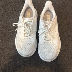 Hoka Size 7 Woman 