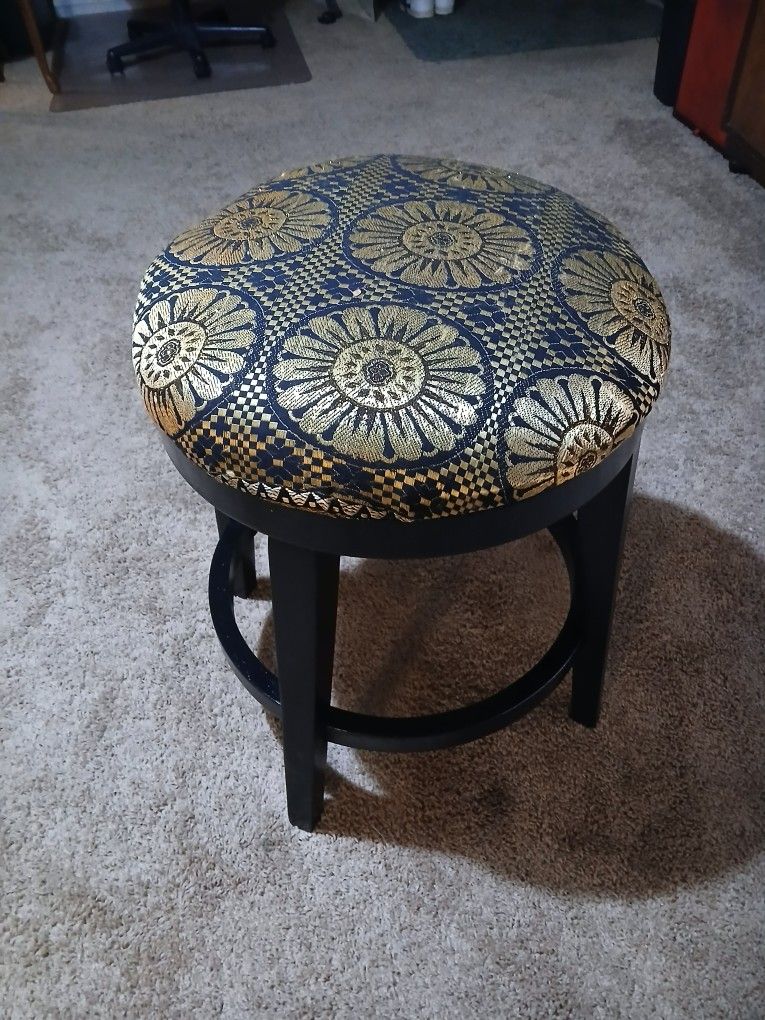 Oversized Stool 19.5 Diameter