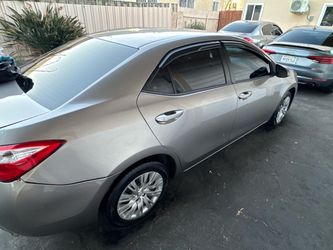 Toyota Corolla Sedan –