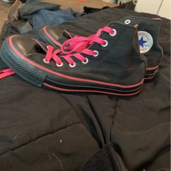 Pink/black Converse 