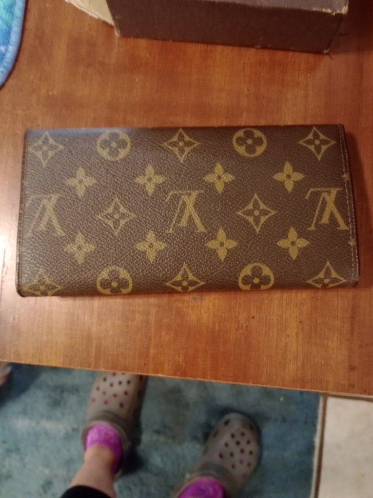 Louis Vuitton Cherry Blossom Papillon Wallet for Sale in Orlando, FL -  OfferUp