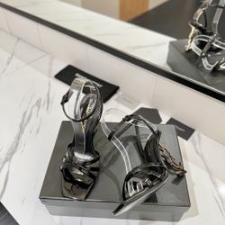 High-heeled sandals with letters and metal buckles