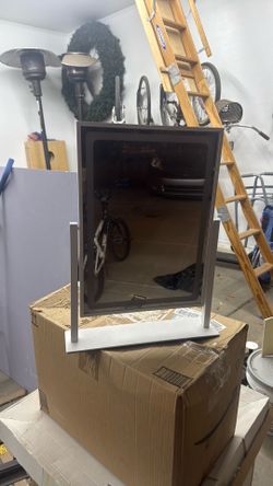 Vanity mirror