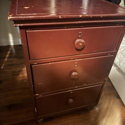 2 Side Tables