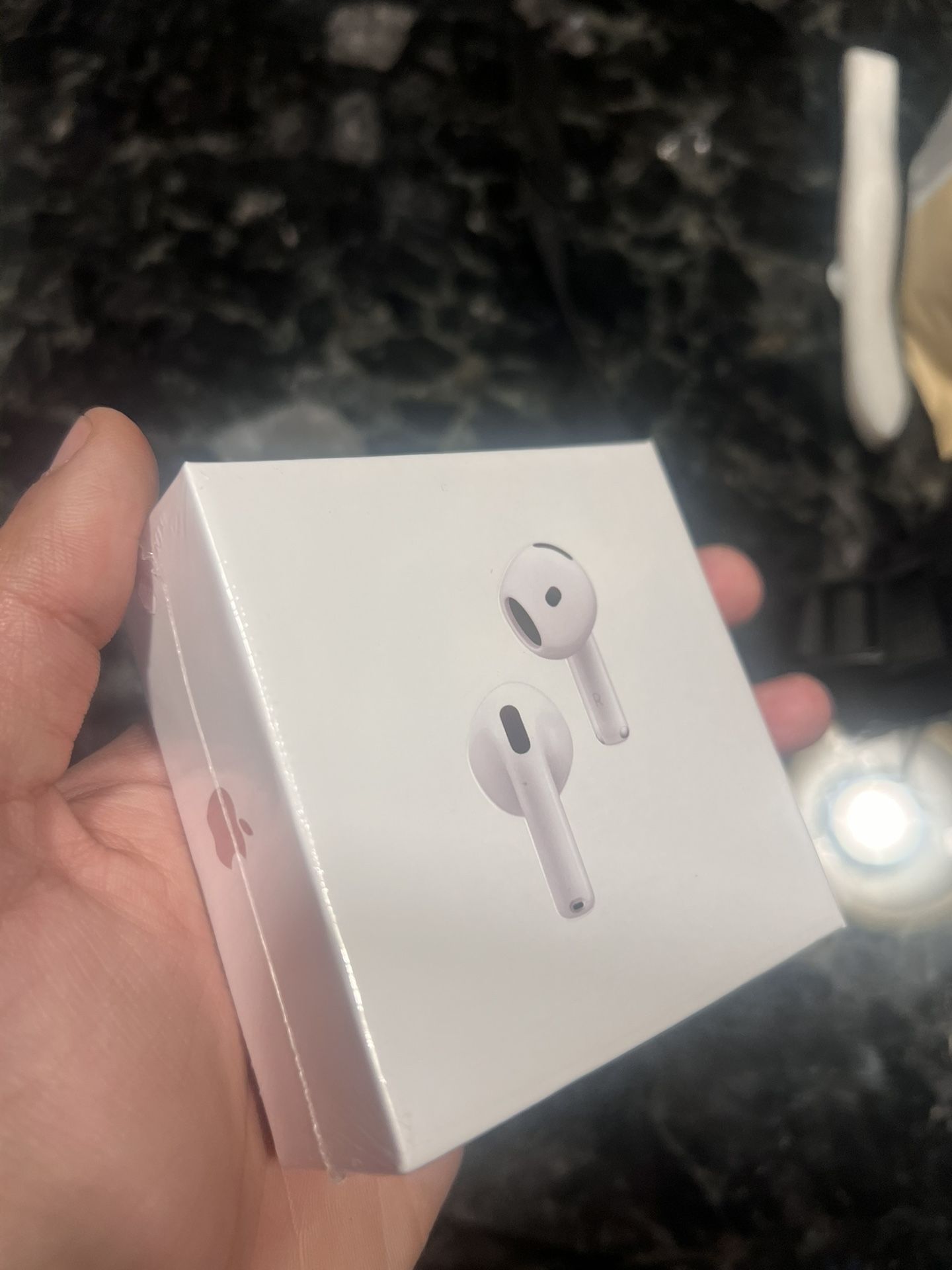 AirPods 4 - Active Noise Cancellation