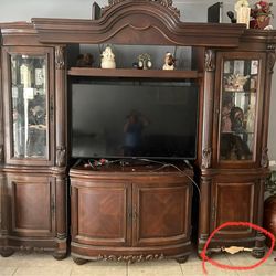 Entertainment center/TV stand