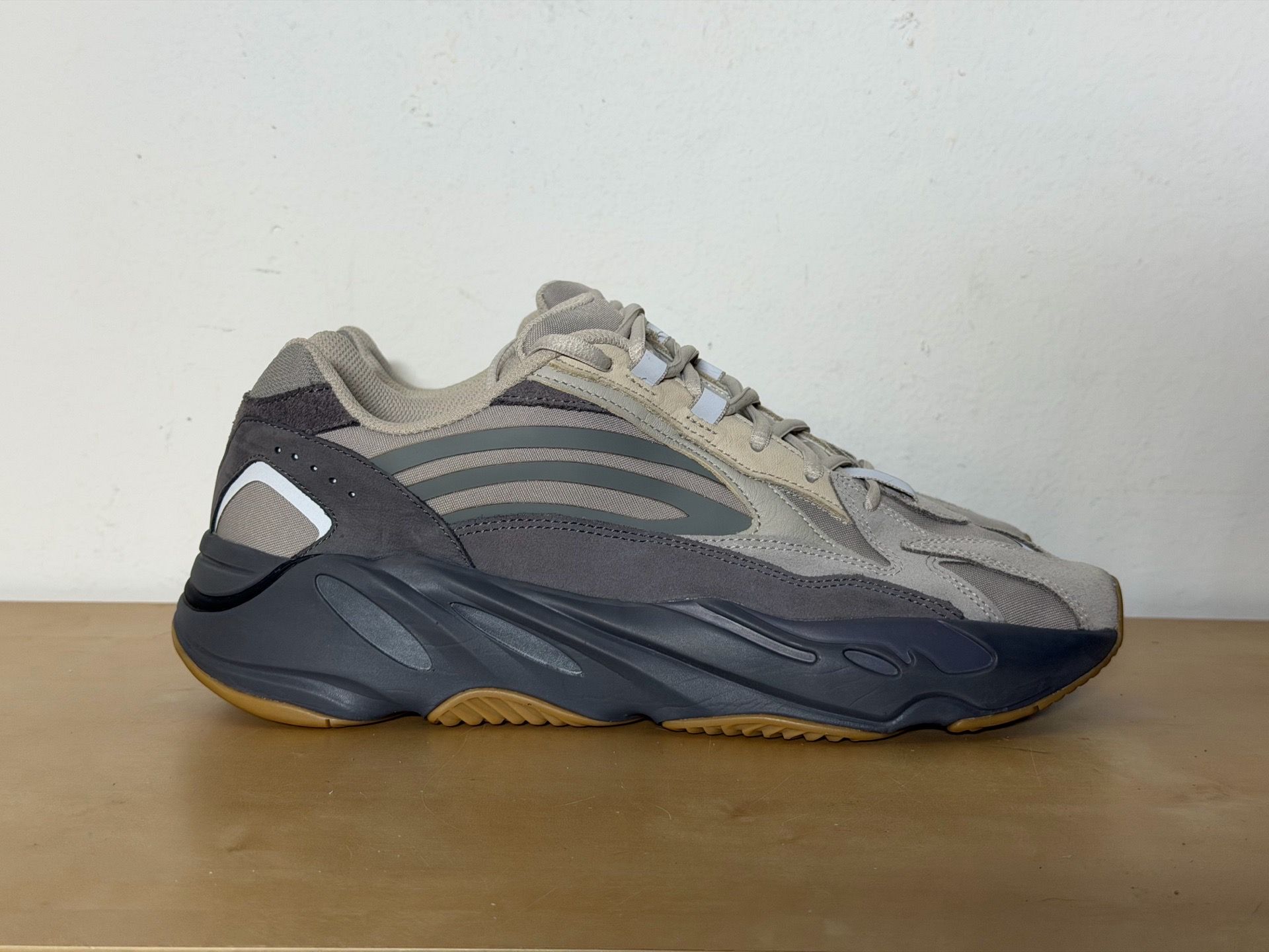adidas Yeezy Boost 700 V2 Tephra Sneakers FU7914 Men’s Size 11 Shoes