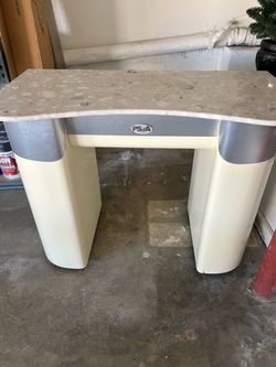 Nail table