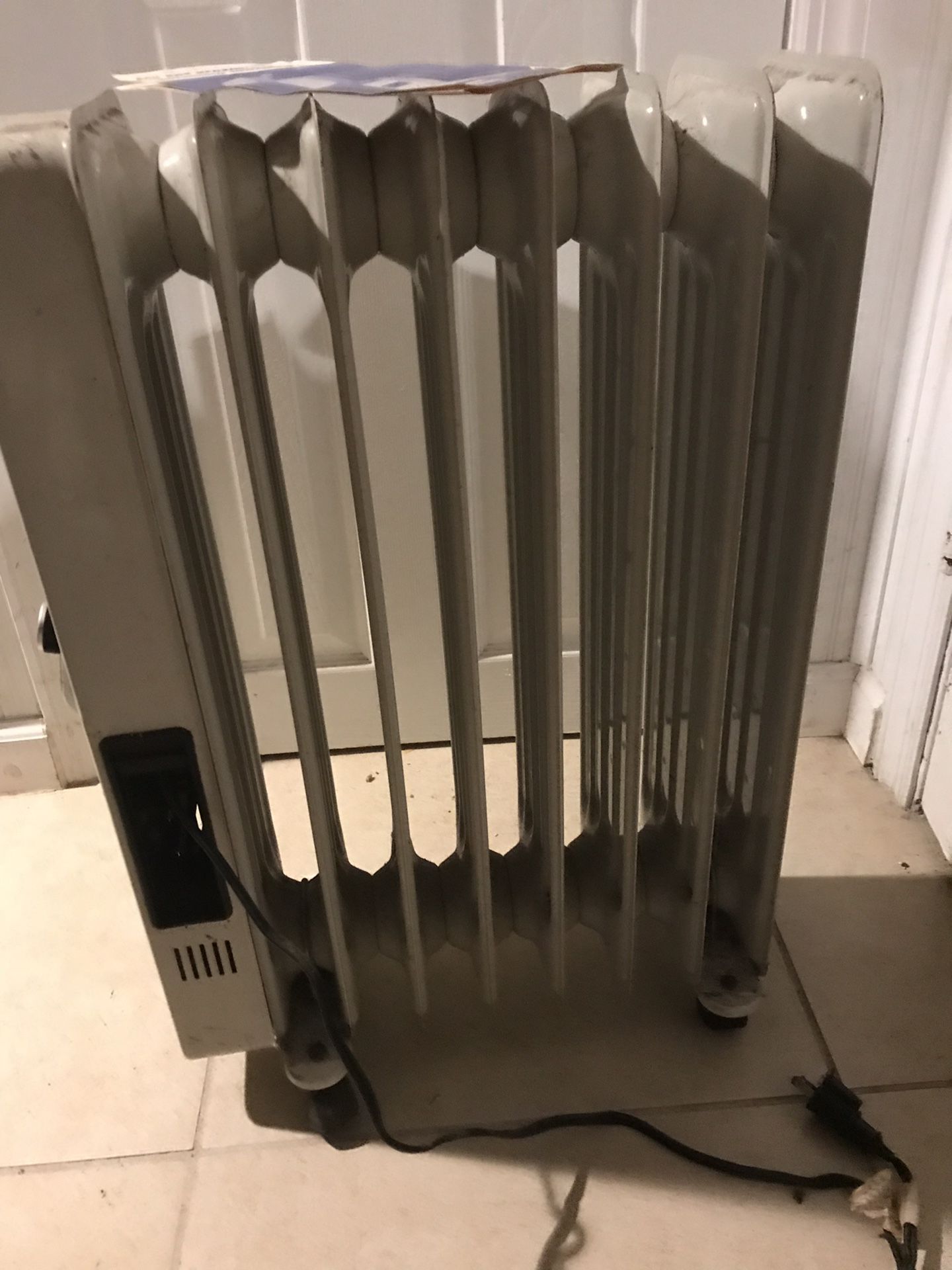 Welbilt oil immersion electric heater radiator 8 fin for Sale in Long  Beach, NY - OfferUp