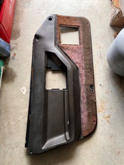 1984 corvette door panel and muffler read description