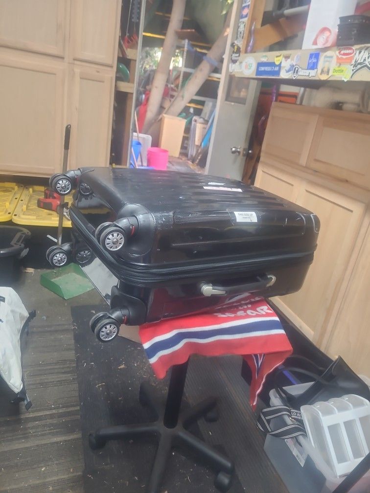 I Fly Hard Shell Suit Case Wheels Abd Handle Perfect