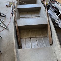 Jon Boat With Oars