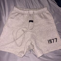 men’s xs essentials shorts  