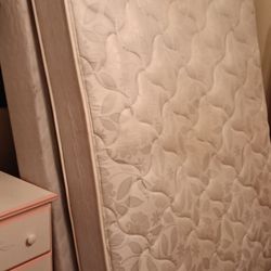 Queen And Full Size Beds 90.00 
