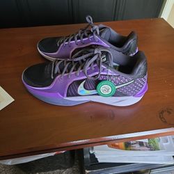 New women's Nike Size 11 Sneakers
