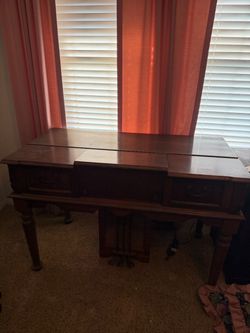 * AM/FM radio     * Record player (phonograph)     * Stereo speakers