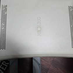 Xbox 360 60GB HDD W/3 Controllers 