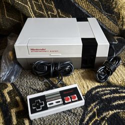 Nintendo NES Console complete With Cords And Controller 