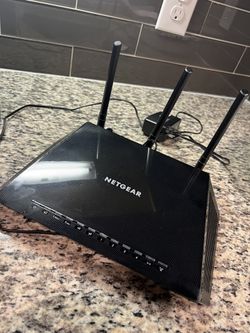 Netgear Wi-Fi Router Excellent Condition ! Must Pick Up Near Memorial Mall