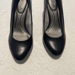 Life Stride Size 6.5 Black Faux Leather 2.5” Heels