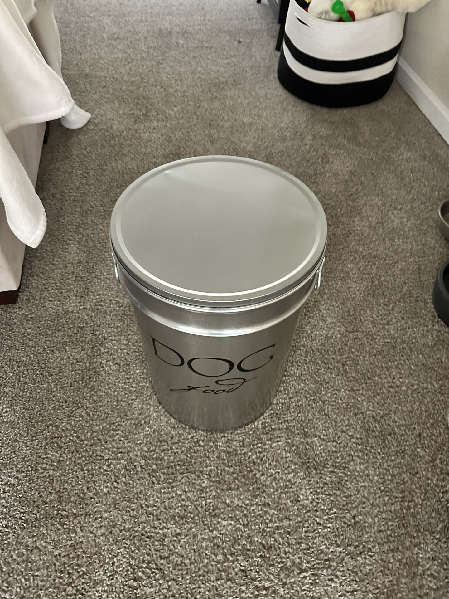 Dog Food Holder