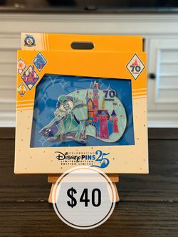 Hatbox Ghost with Disneyland Castle Pin