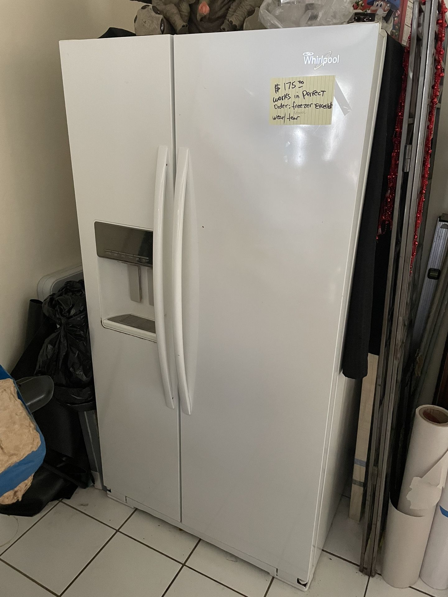 WHiRLPOOL REFRiGERATOR