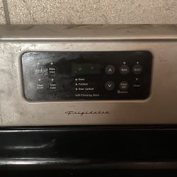 Frigidaire Stove