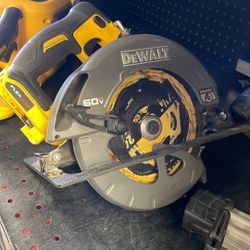 DEWALT FLEXVOLT 60V MAX 7-1/4 in. Cordless Worm Drive Style Saw 