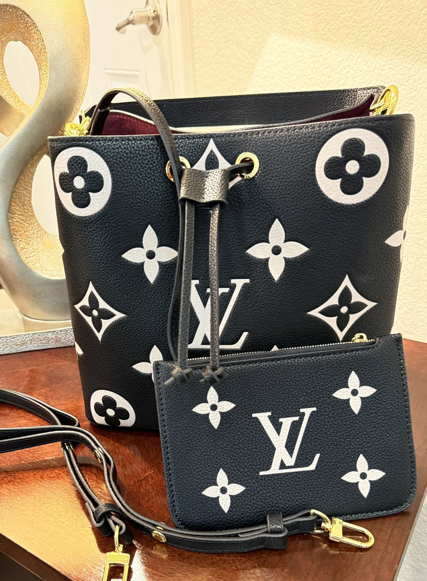 LOUIS VUITTON NeoNoe MM Crossbody Bag