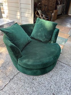 Good condition Z Gallery 4' Diameter Green Spinning Chair