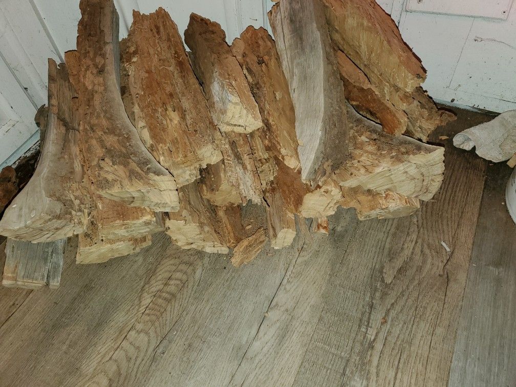 PRETTY BIG SIZE BAGS OF CHIMNEY SIZE π₯ FIREWOOD...25 DOLLARS EACH BAG...2 BAGS FOR 40 DOLLARS...PRICES WILL GO UP NEXT MONTH...SE HABLA ESPANOL...