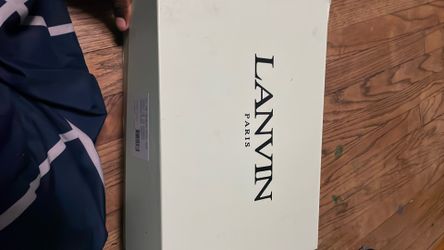 Balenciaga runners or lavins (Both all black)