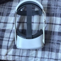 Oculus Quest 2 With Additional Battery Pack