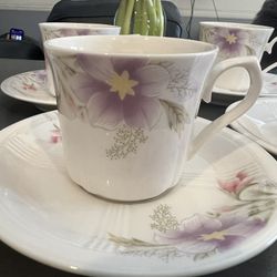 Vintage China kuo Bone Tea Set 4 Cups , 4 Saucers And Teapot 