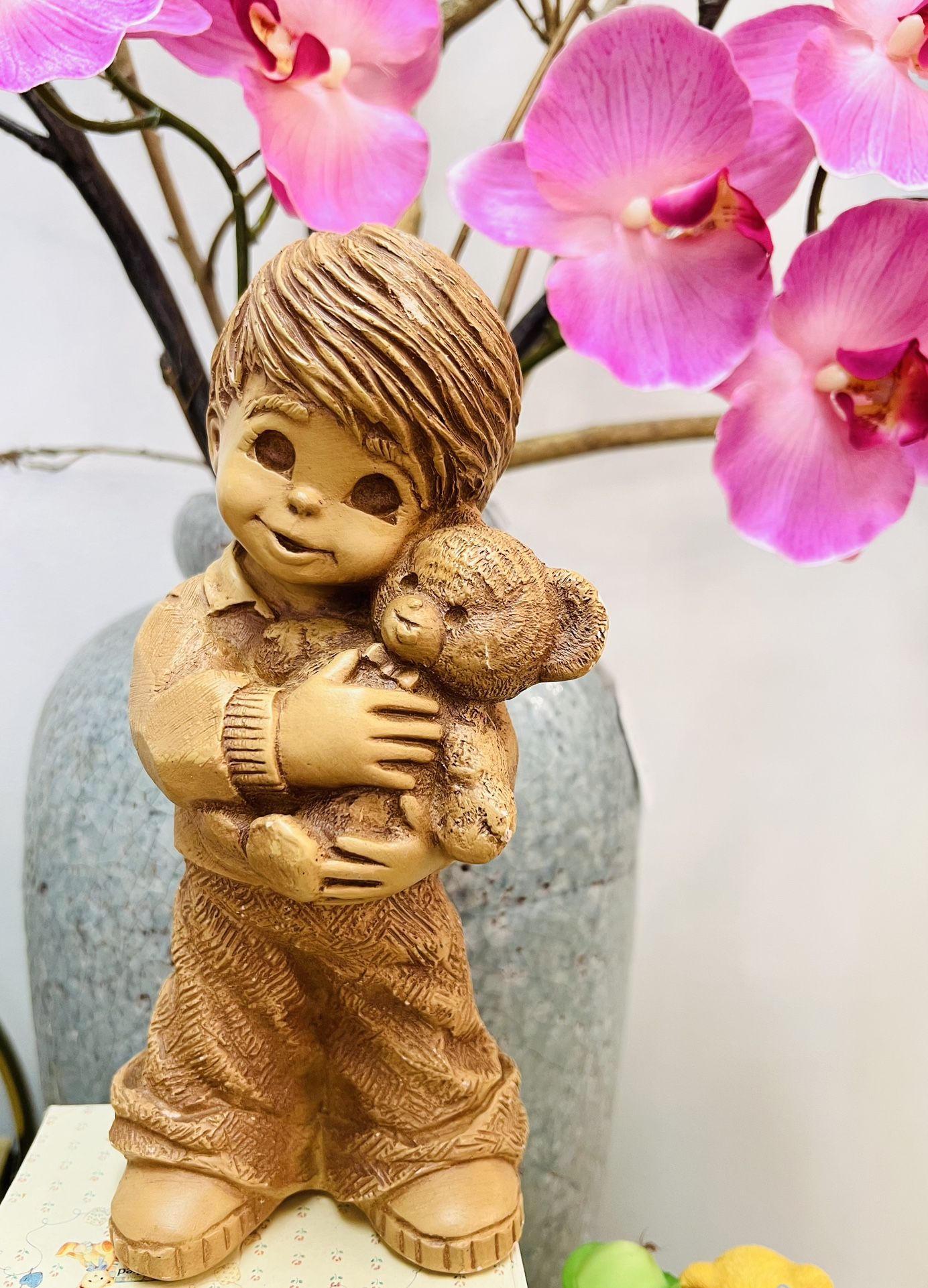Adorable Solar Statuary “Emotions” by Bill Mack vintage figurine 🧸✨ A sweet little boy holding his teddy bear – full of charm and character. 