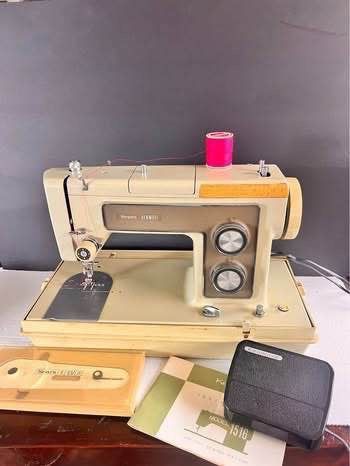 Singer Sewing  machine in good work condition