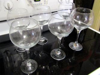 Lot of 6 Beautiful Tall Large Round Wine Drinking Glasses Clear Simple,