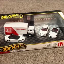*Only One Available* Hot Wheels Premium Honda Diorama Set Civic Type R Honda NSX-R 2020 Honda S2000 Anniversary Series 