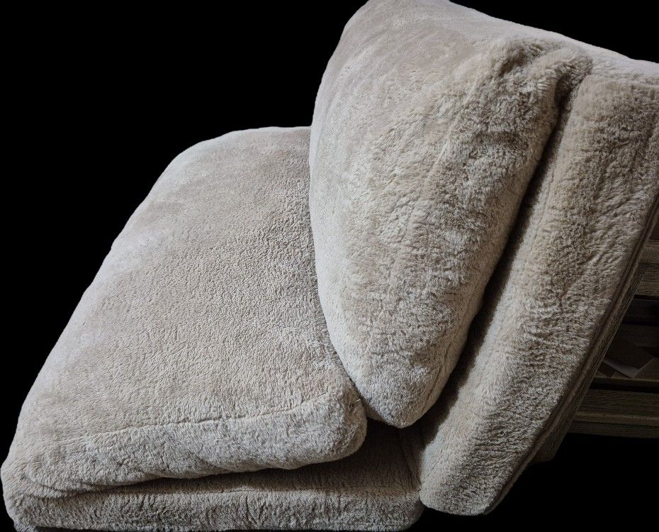 Foldable Faux Fur Couch/Futon